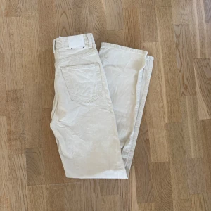 Jeans från Weekday - Snygga jeans från Weekday i modellen ROWE. 