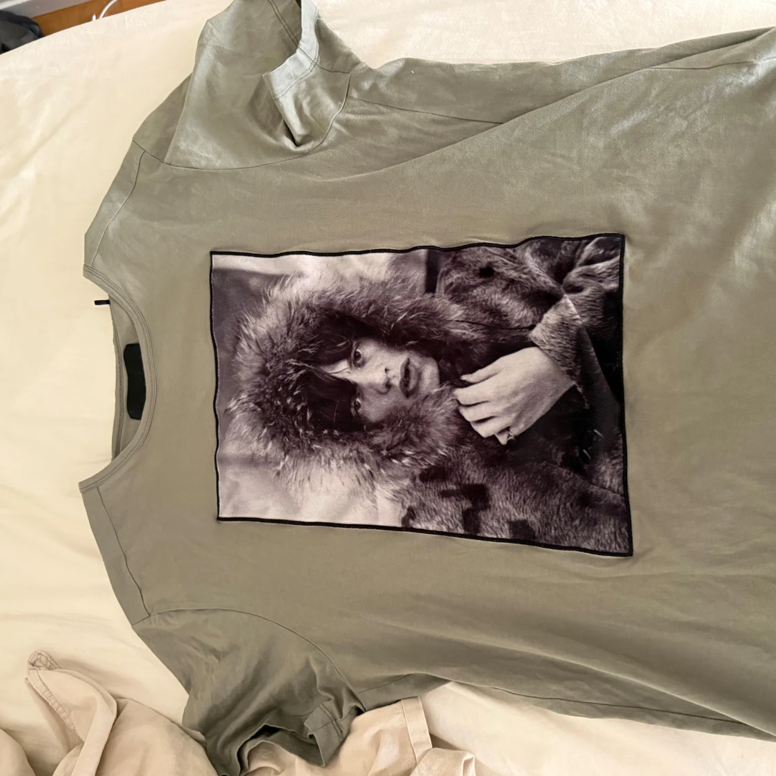 Grå t-shirt Limitato x Terry O'Neill