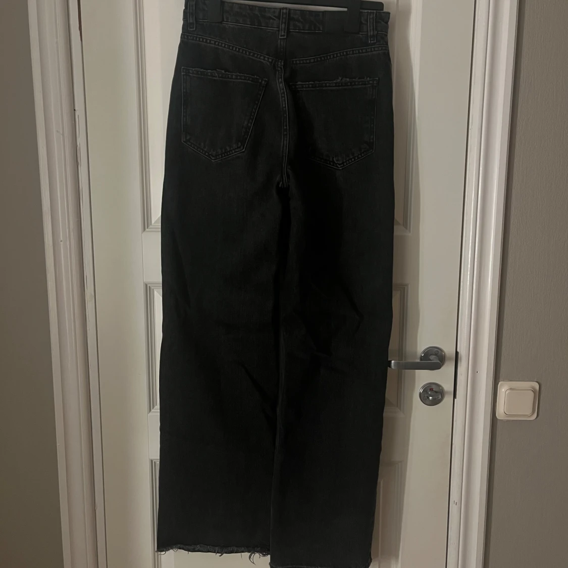 Svarta jeans från Gina Tricot - 1