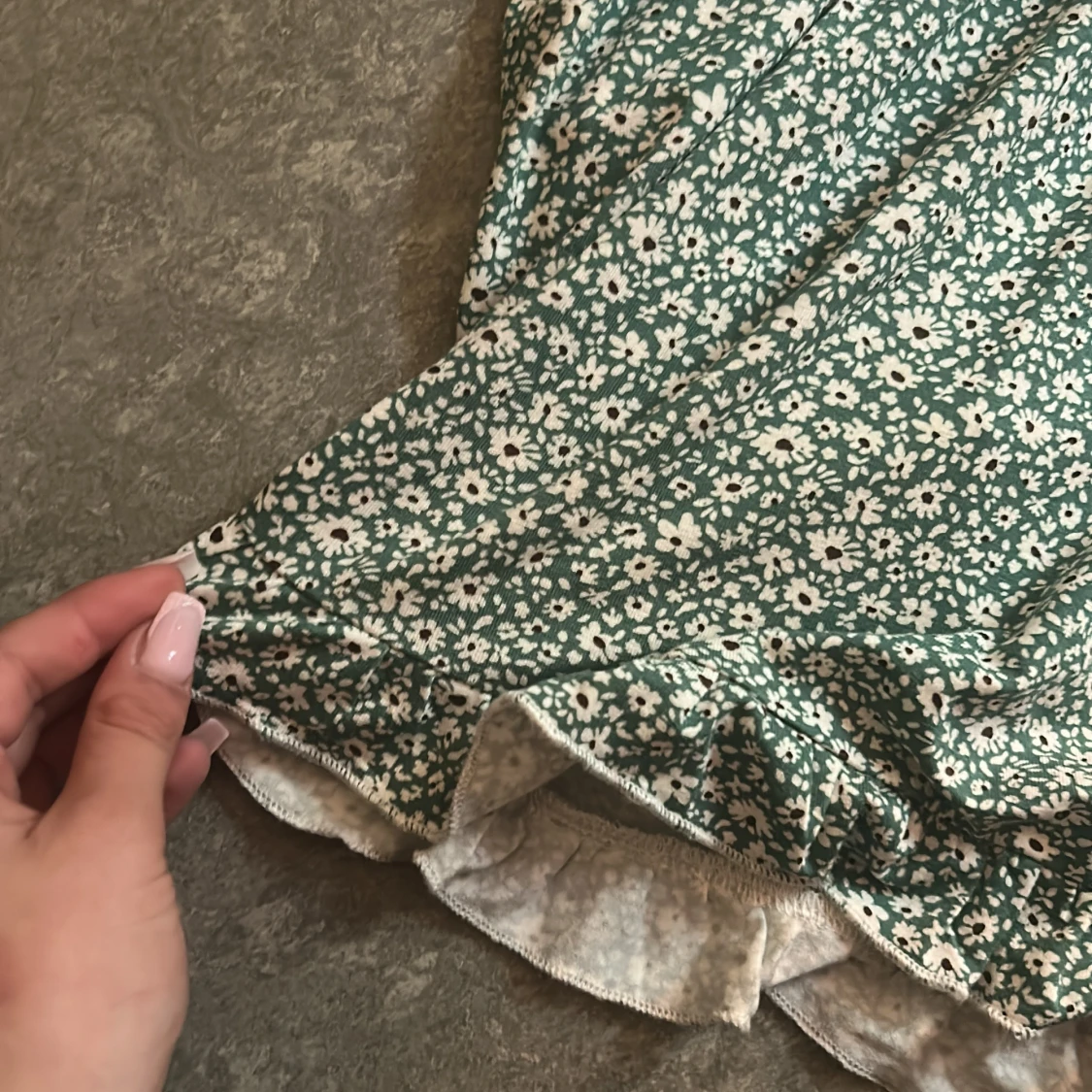 Grön blommig omlottklänning Chiquelle - 2