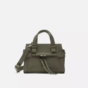 Handväska  - Fin mörkgrön handväska från zara💖