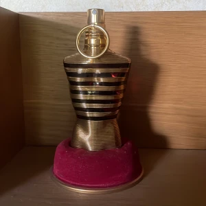 Jean Paul Gaultier Le Male Elixir - Tja säljer en JPG elixir finns cirka kvar 65ml i flaskan. Underbar doft till vintern.  Priset kan gå att diskuteras. Fri frakt endast idag  MVH Jacob ☺️😃
