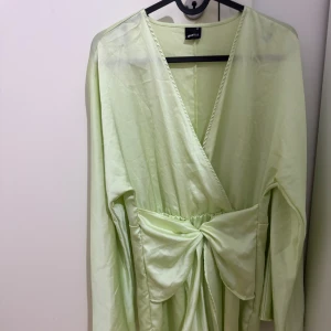 Klänning  - En klänning från Gina Tricot i stl xs säljs för 100 kr. 