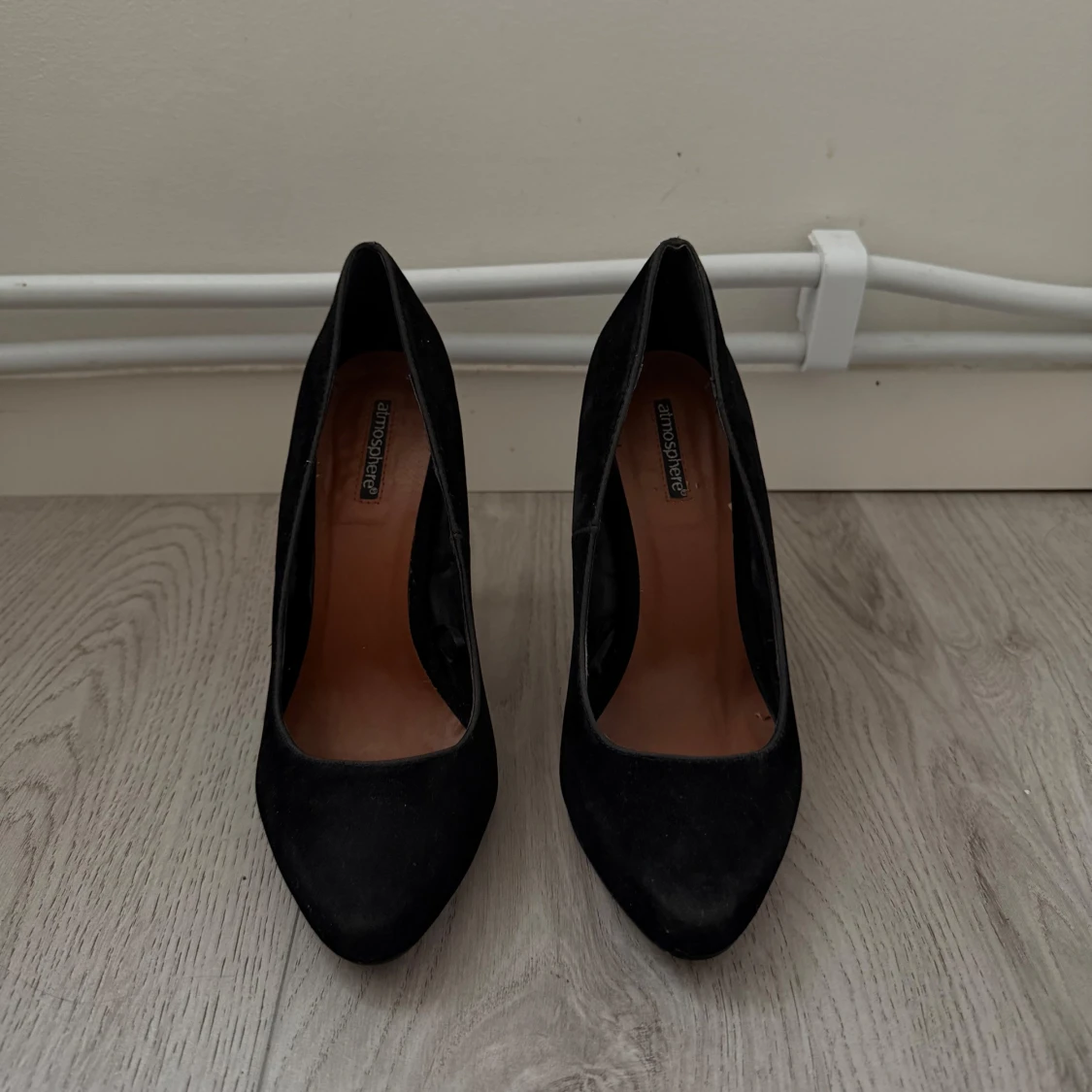 Svarta pumps från Atmosphere