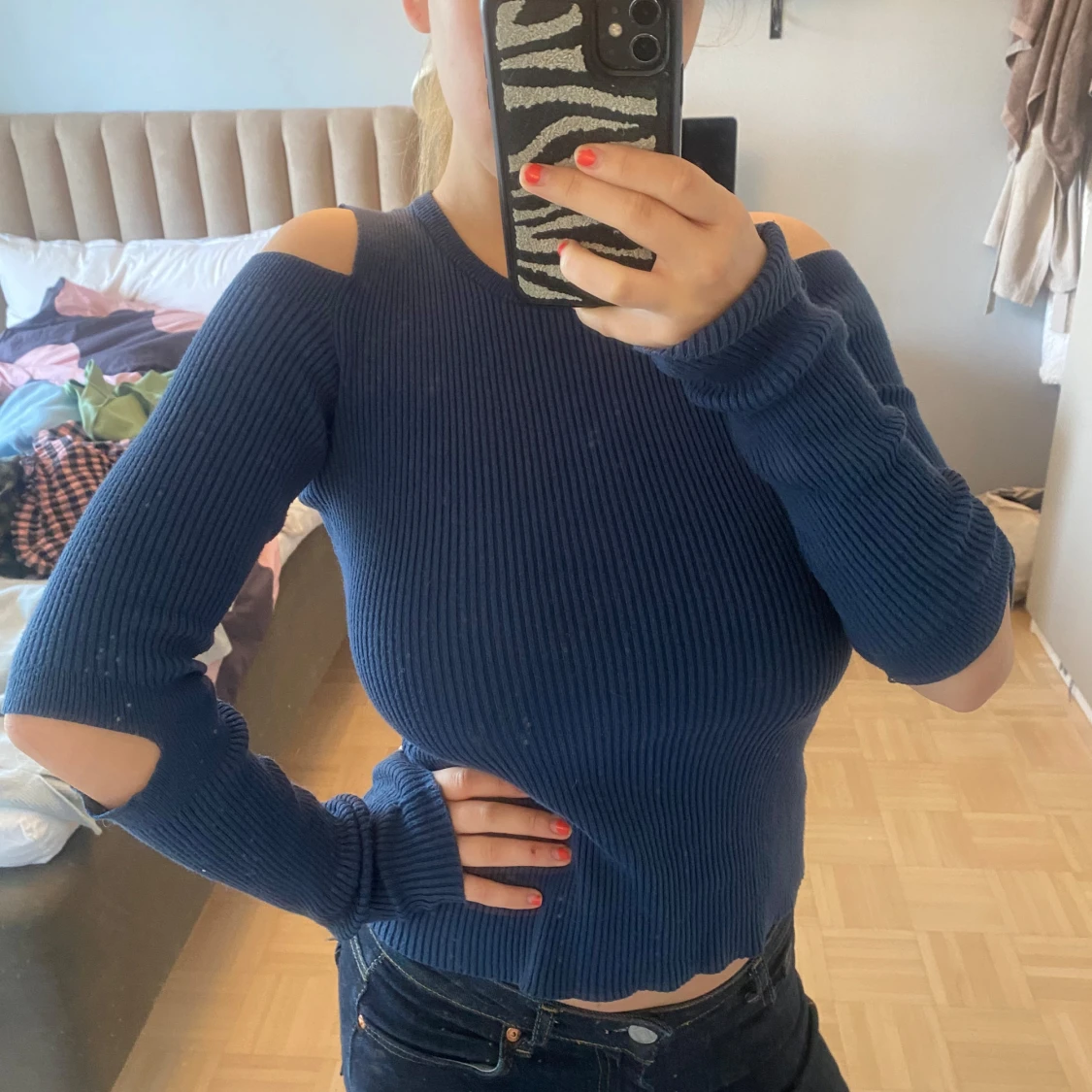 Festtopp med öppna axlar och armar  - 1