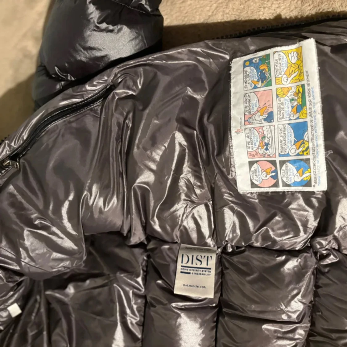 Svart dunjacka från Moncler - 2