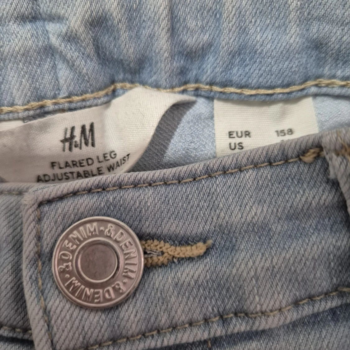 Lågmidjade utsvängda jeans - 2