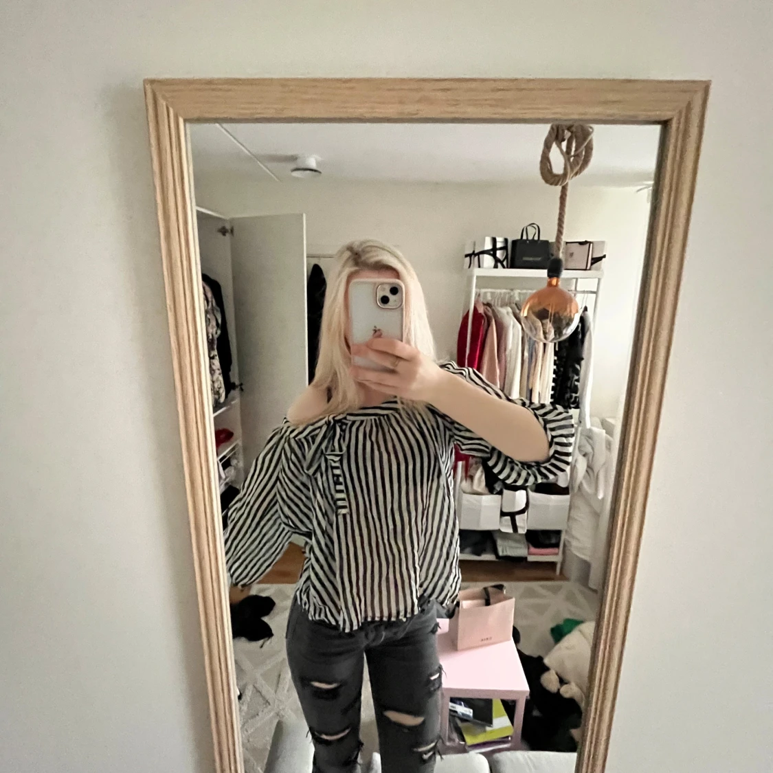 Randig offshoulder blus från vila