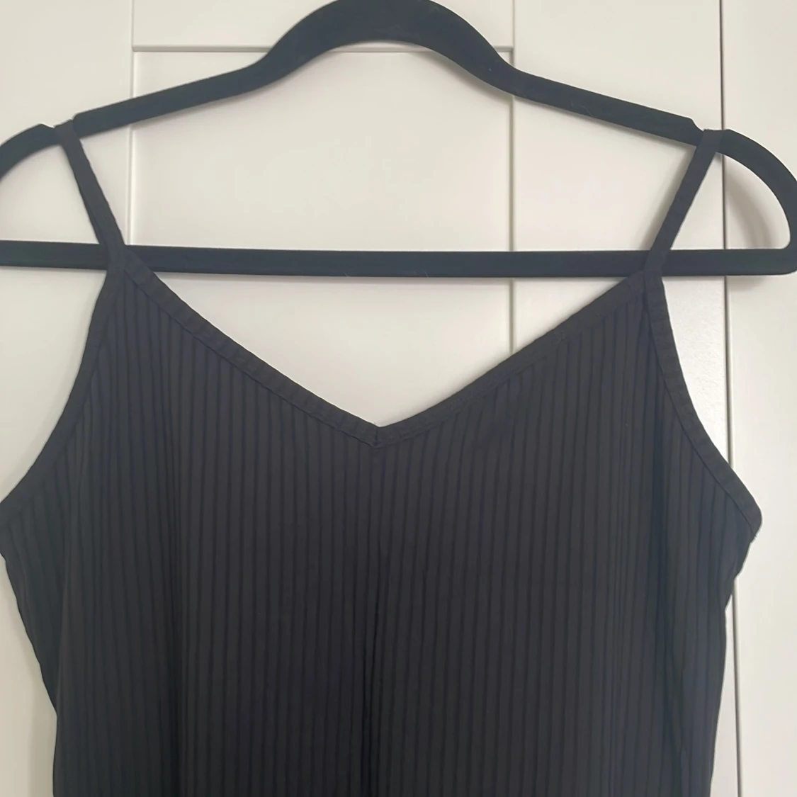 Svart ribbad linnetopp - 1