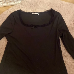 Spets tröja - Jätte fin långärmad tröja med spets!