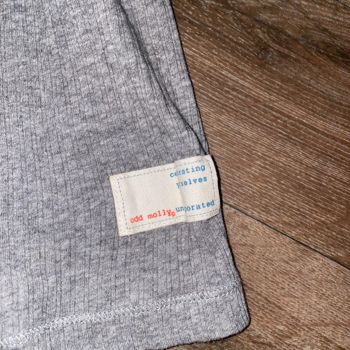 Grå ribbad långärmad tröja från Odd Molly - 3