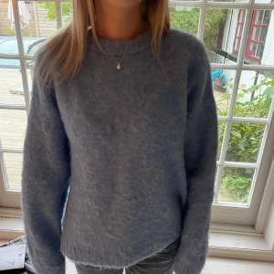 Blå stickad tröja  - Blå jättefin stickad tröja från nakd, storlek S💙