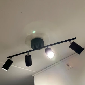 Spotlight taklampa  - Säljes pga flytt! 🌸 Finns att hämta i Stockholm.