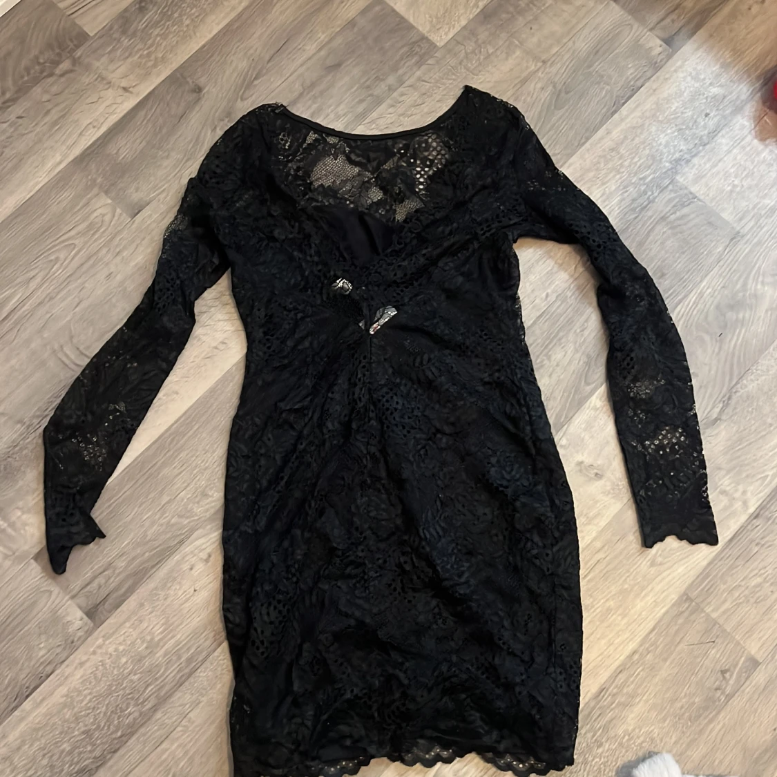 Svart spetsklänning från H&M - 1