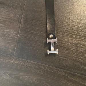 Bälte - Säljer mitt bälte då jag inte andvänder det, det är ett fint bälte som passar till mycket