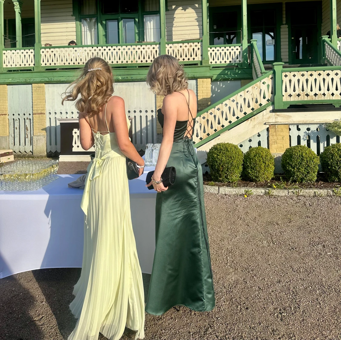 Ljusgul långklänning - 1