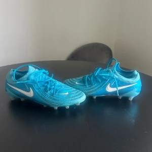 Nike phantom gx elite - Säljer dessa skor i strl 45 i väldigt bra skick! Skorna är använda men har inga skador alls. Skickar skorna med en skopåse också! Nypris är 3000kr.