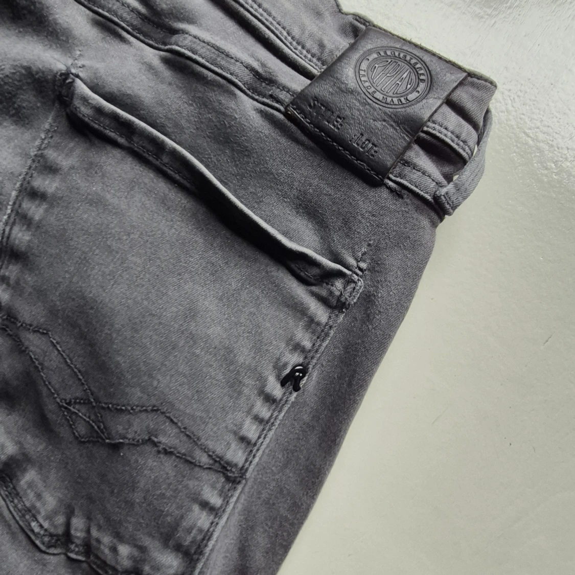 Grå jeansbyxor från Replay Anbass - 2