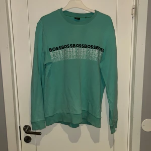 Boss tröja  - Säljs eftersom den är stor på mig storlek M.