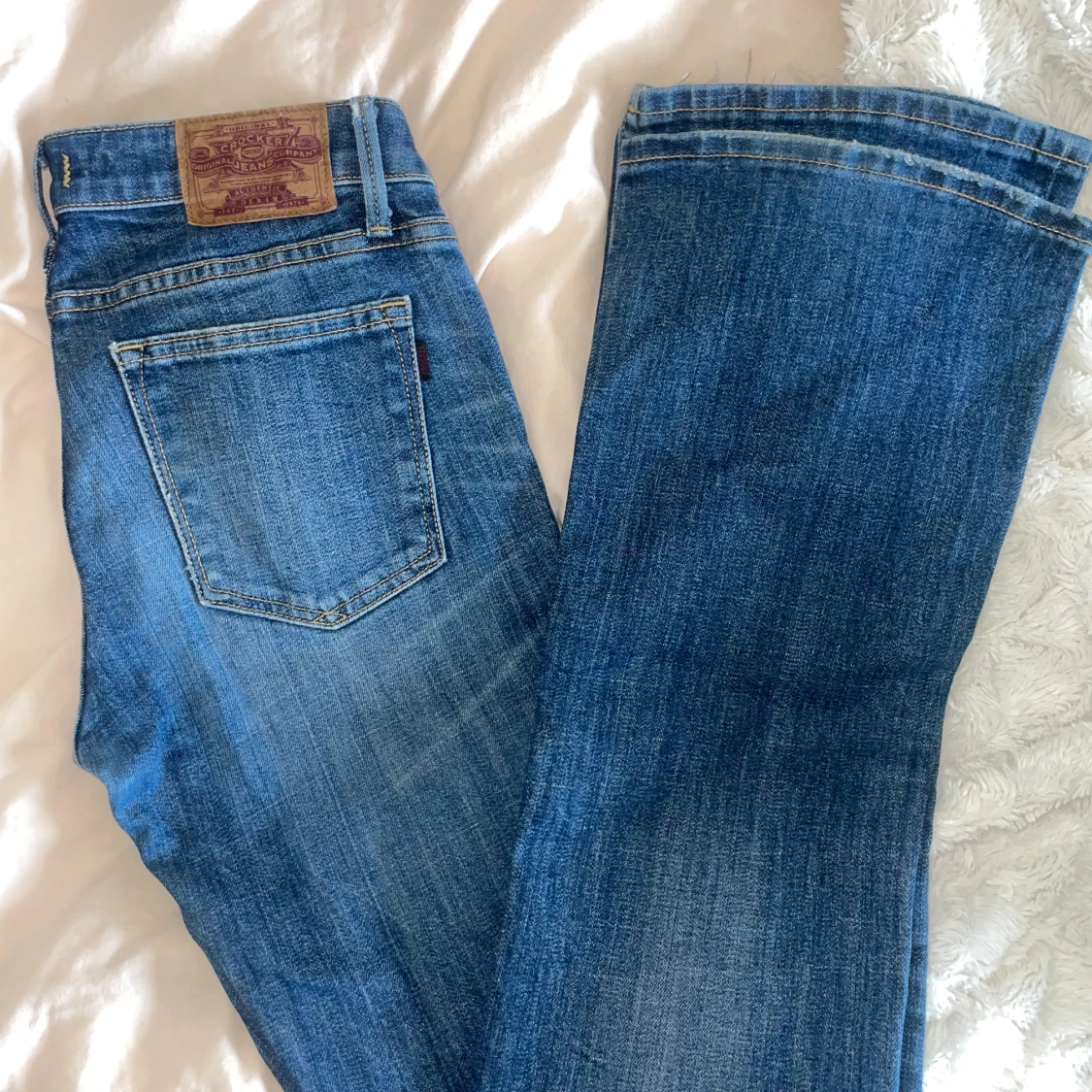 Blå bootcut jeans från Crocker