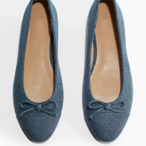 Ballerinaskor - Säljer dessa jättefina ballerinaskor från H&M! Aldrig använda💕