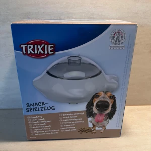 Snack-Spielzeug - Upptäck ett roligt och interaktivt snacksleksak för hundar! Perfekt för dig som vill aktivera din hund på ett smart sätt. Fyll leksaken med godis och låt din hund jobba för belöningen. Passar både små och stora hundar.