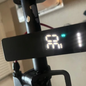 Elspark - Säljer en eweelse som går i 30kmh. Får med lås. Ingen laddare tyvärr. Snart 1år gammal nästan inga repor. Hämta i Kungsbacka 