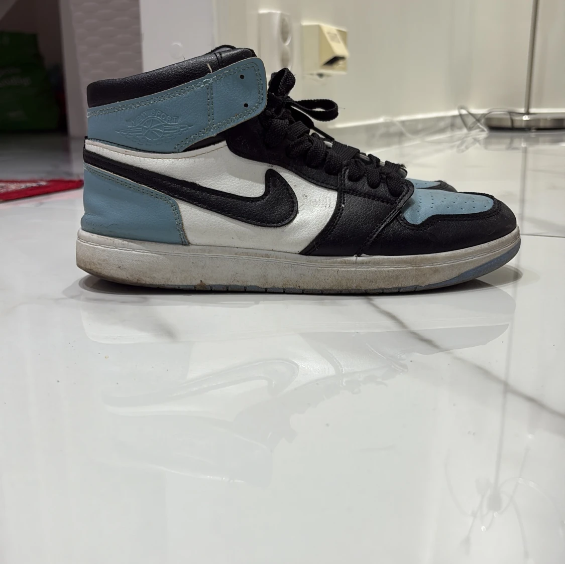 Tre par sneakers i olika stilar - 1