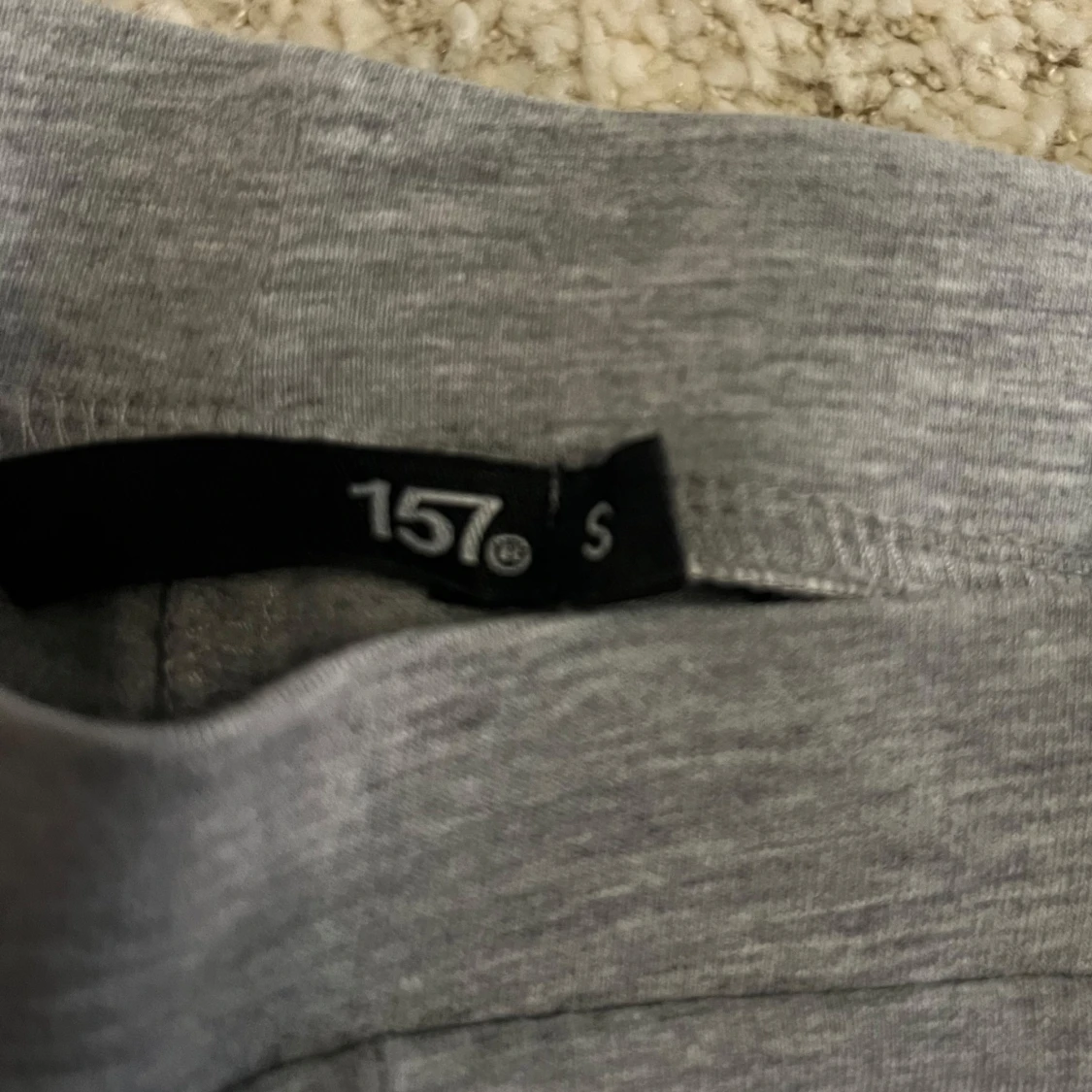 Grå bootcut byxor från 157🤍 - 2