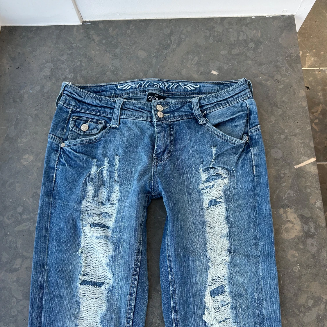 Bootuct jeans med slitningar y2k - 1