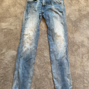 Replay anbass hyper flex - Säljer ett par Replay Anbass hyper flex w 27 l 32