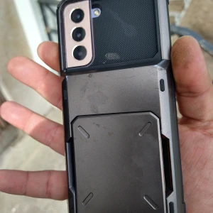 Samsung galaxy s21 5g - Sparsamt använd. Bra batteri.och skärm å ljud å ljuse. Inga skönhets fel