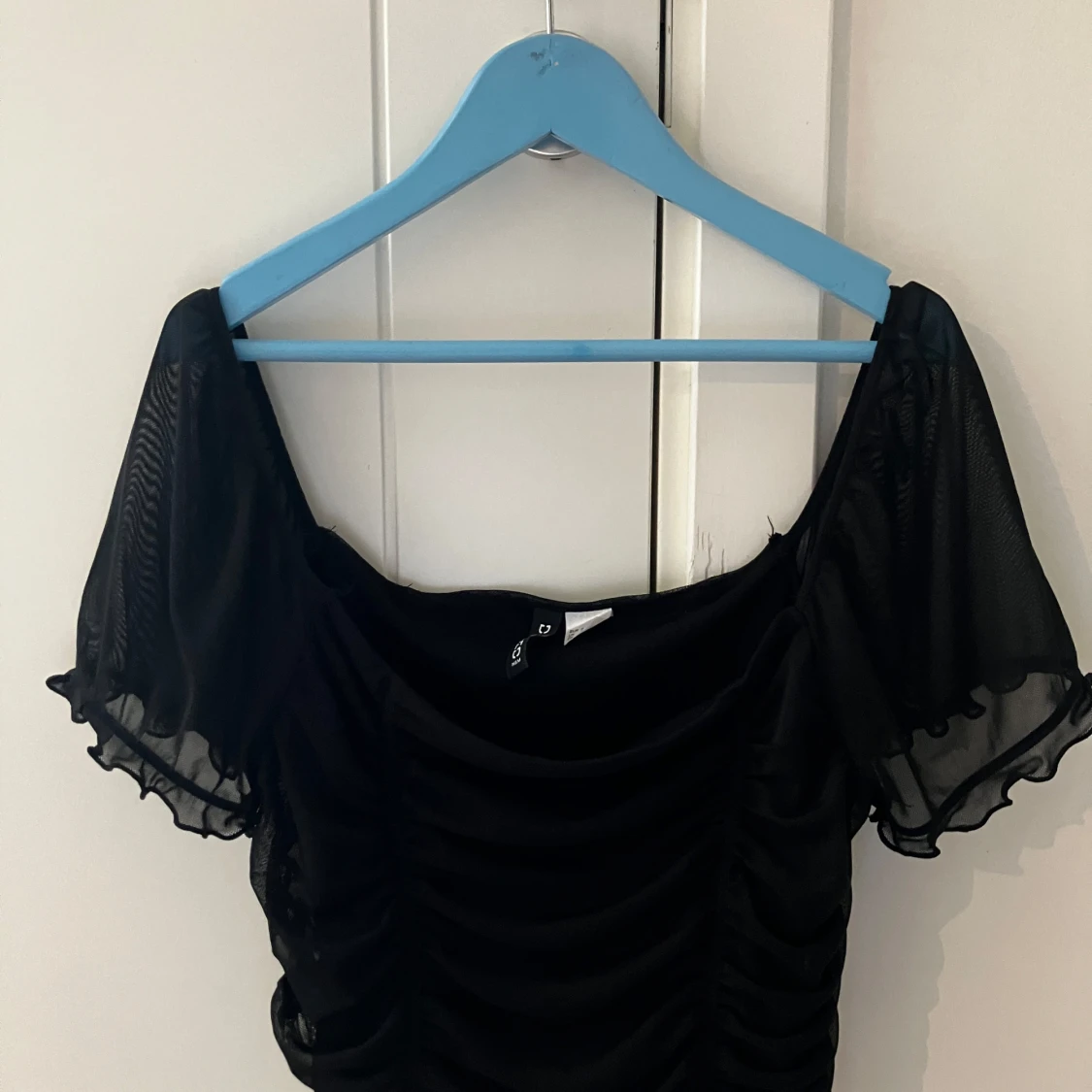 Svart croppad topp från H&M Divided - 2