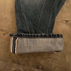 Blå selvedge Levis 501  - Klassiska selvedge Levis 501 jeans i blå denim med raka ben och vintage tvätt. De är från Japan i LOT 501Z XX. Rare och sjukt snygg tvätt! Hör av dig vid frågor🙏
