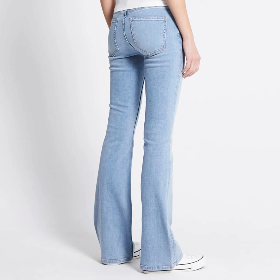Ljusblå bootcut jeans i full längd - 1