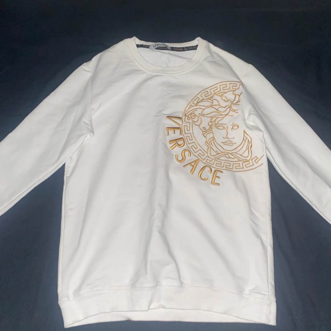 Vit Sweatshirt. Pris kan diskuteras