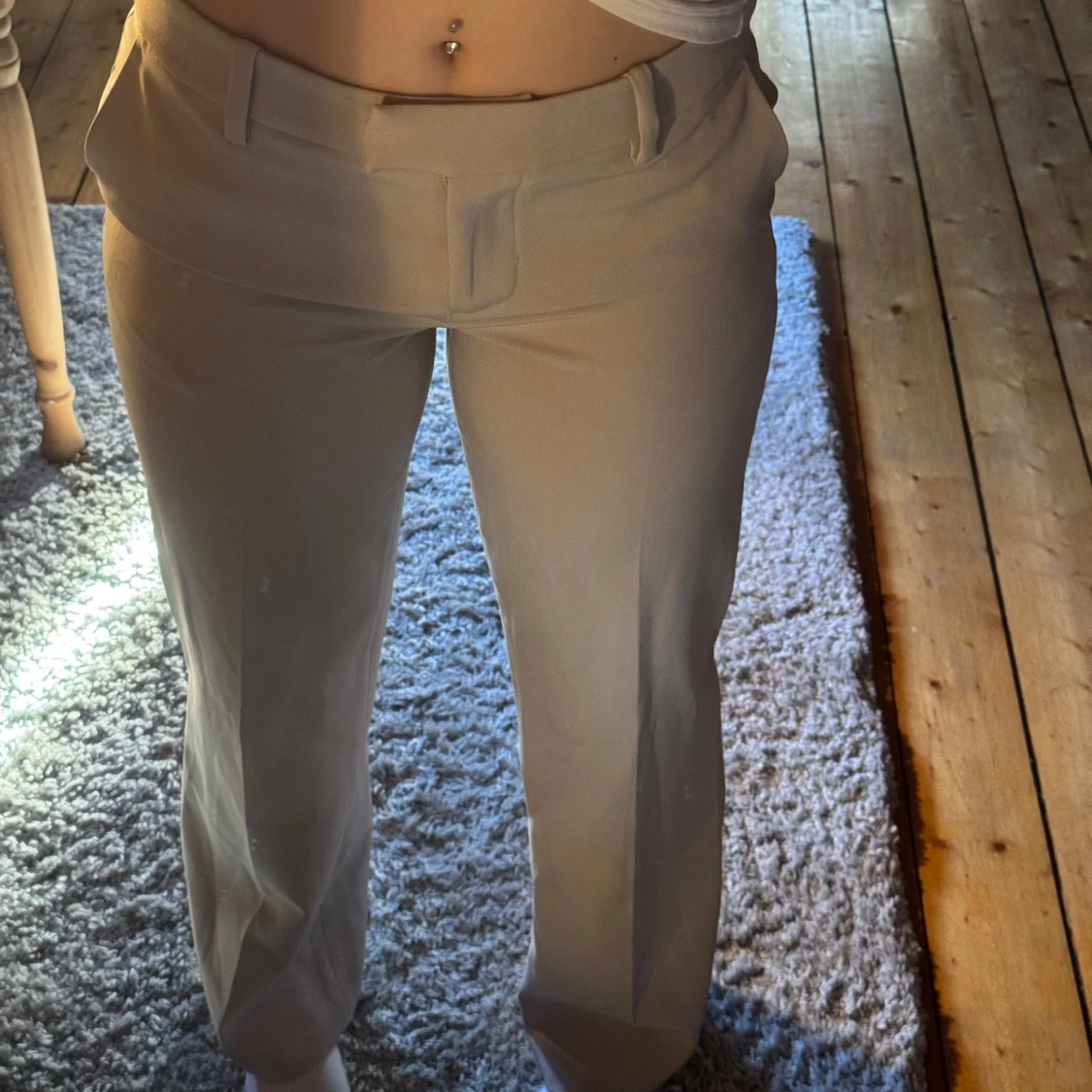 Beiga kostymbyxor med normal passform - 1