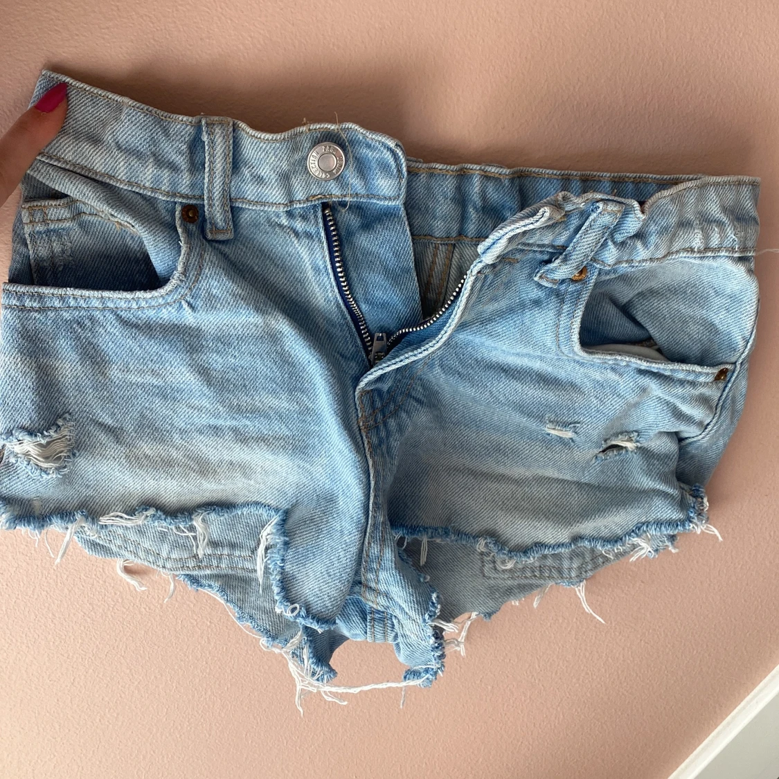 Ljusblå jeansshorts från Zara