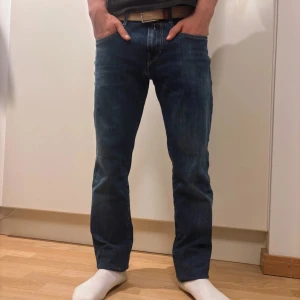 Replay Anbass Hyperflex - Säljer dessa stilrena mörkblåa jeans - Anbass Hyperflex av Replay i storlek W31, mycket bra skick och nypris går på 1600kr - återpublicerar artikeln då dem inte riktigt passade mig, hör av er ifall ni har frågor!