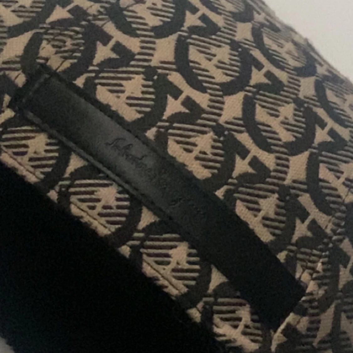 Beige och svart mönstrad keps från Ferragamo - 3