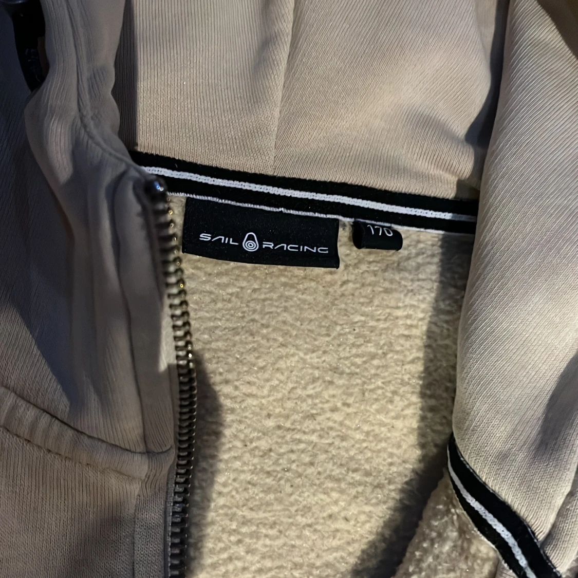 Beige fleecejacka med huva från Sail Racing - 2