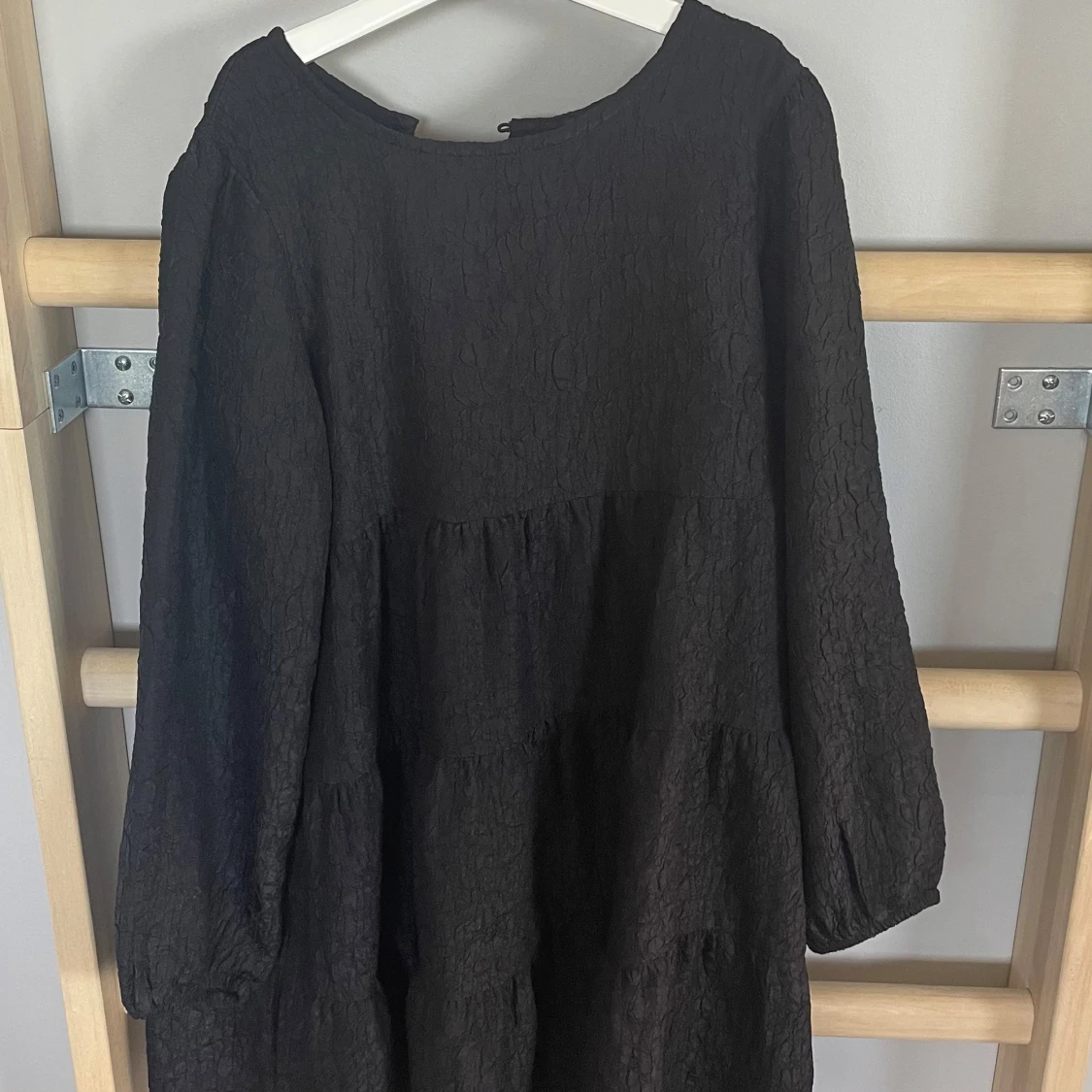 Svart långärmad klänning från Lindex - 1