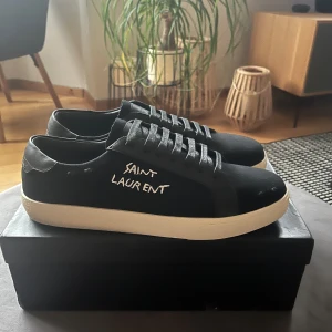 Saint laurent skor - - Kondition - (9/10)  (Nypris 8000kr) Om ni har ytterligare frågor så fråga på!!😊
