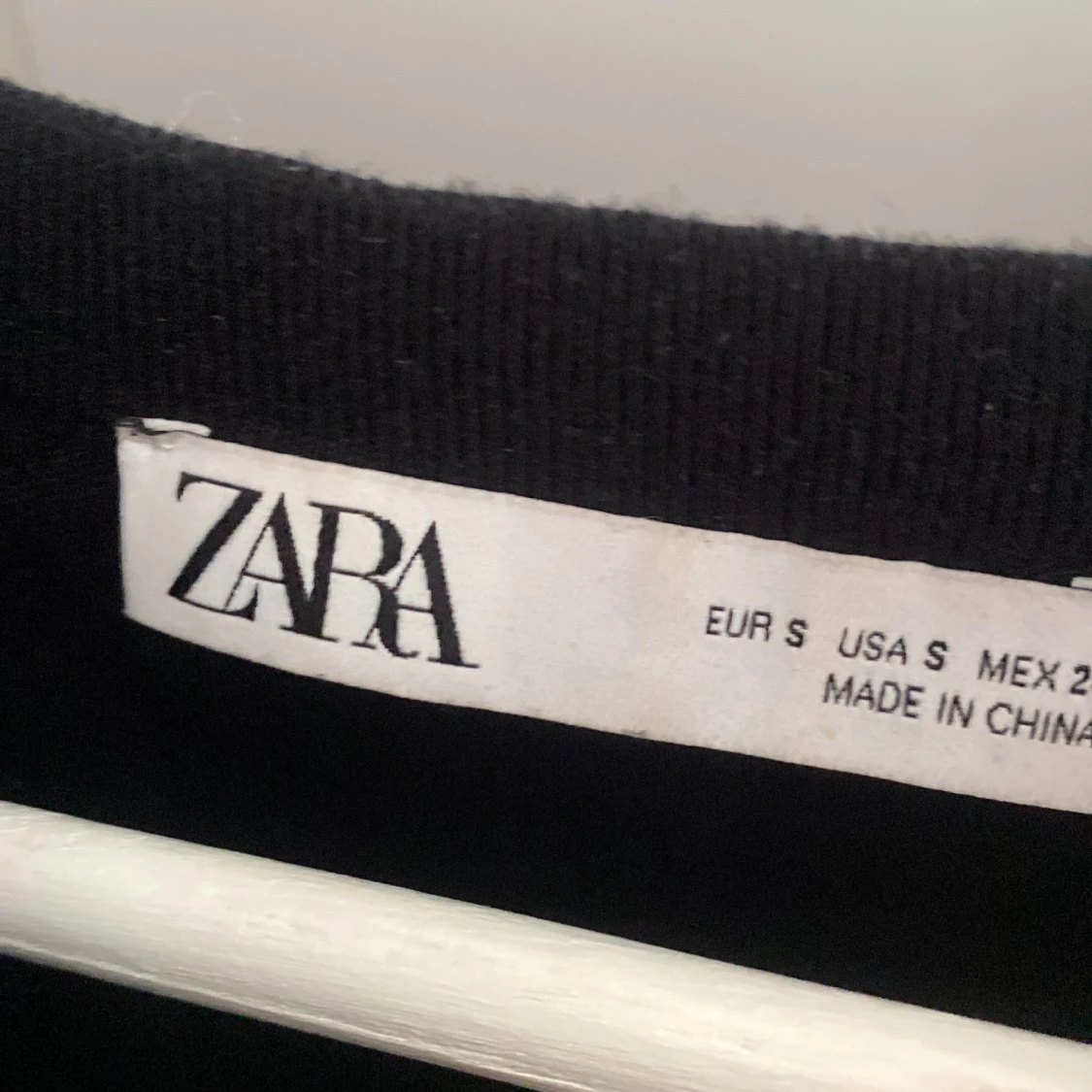 Svart stickad tröja från Zara - 3