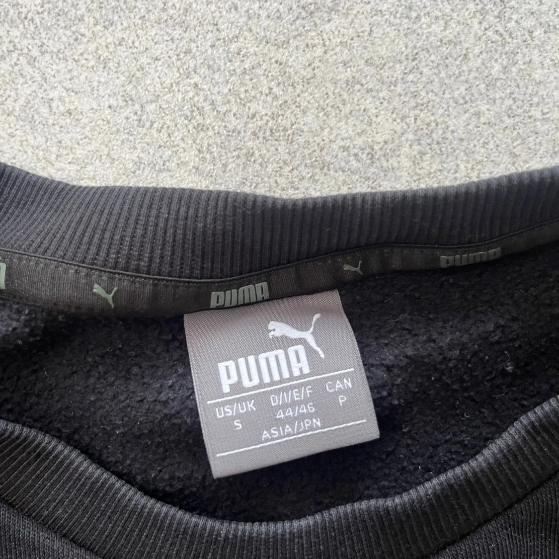 Svart sweatshirt från Puma med logga - 2