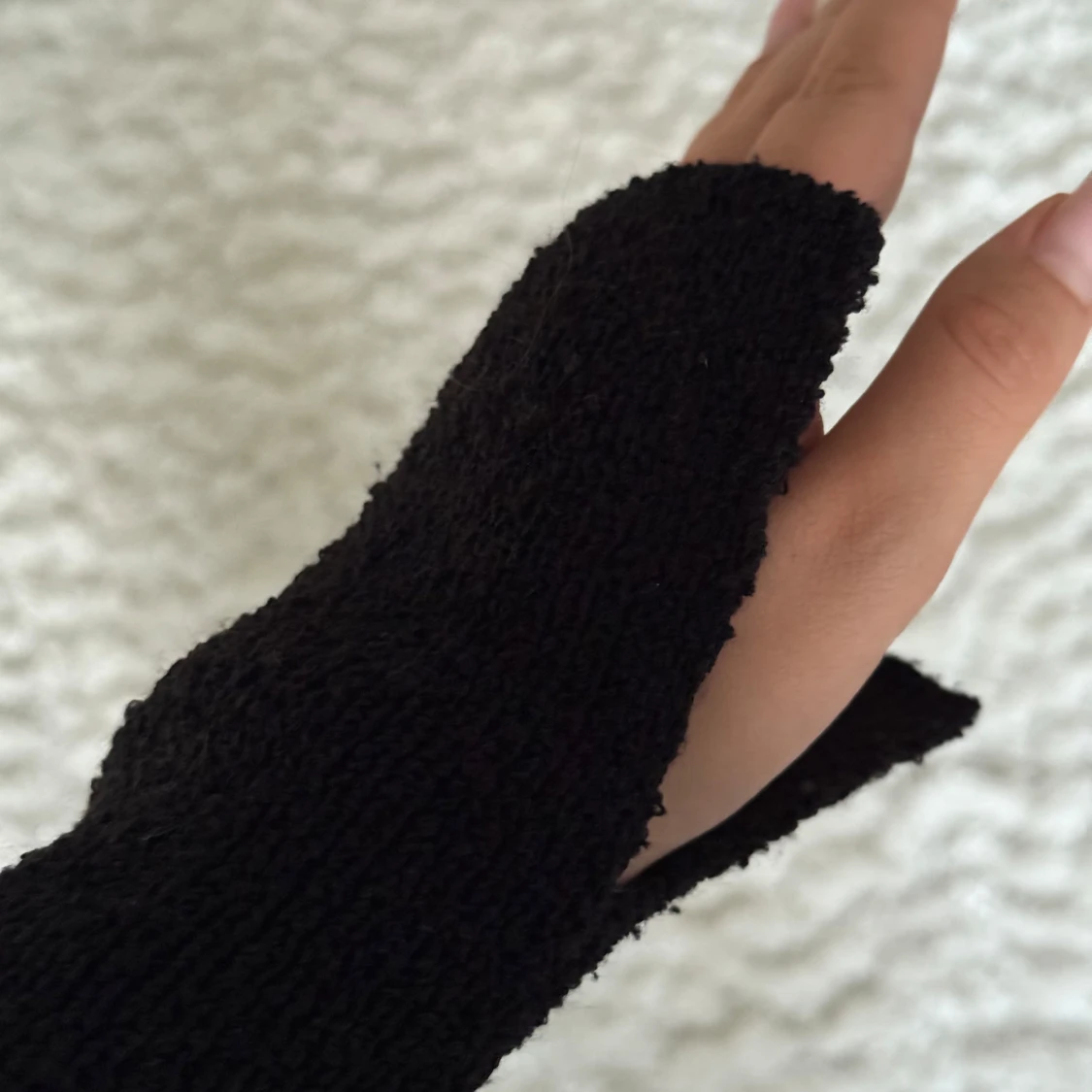 Svart stickad långärmad tröja - 2