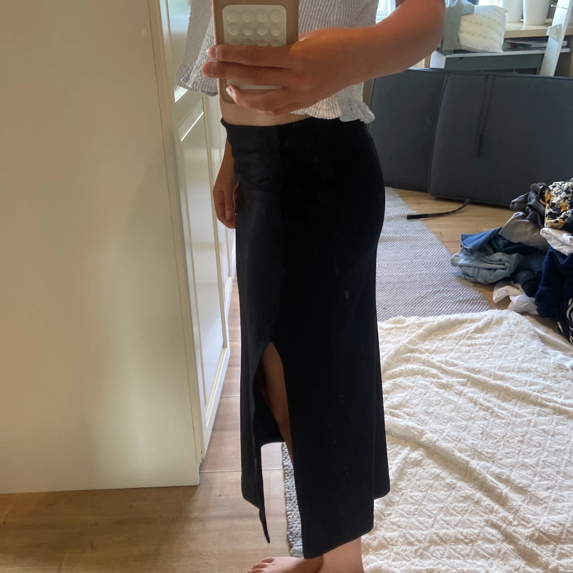 Svart långkjol med slits  - 1