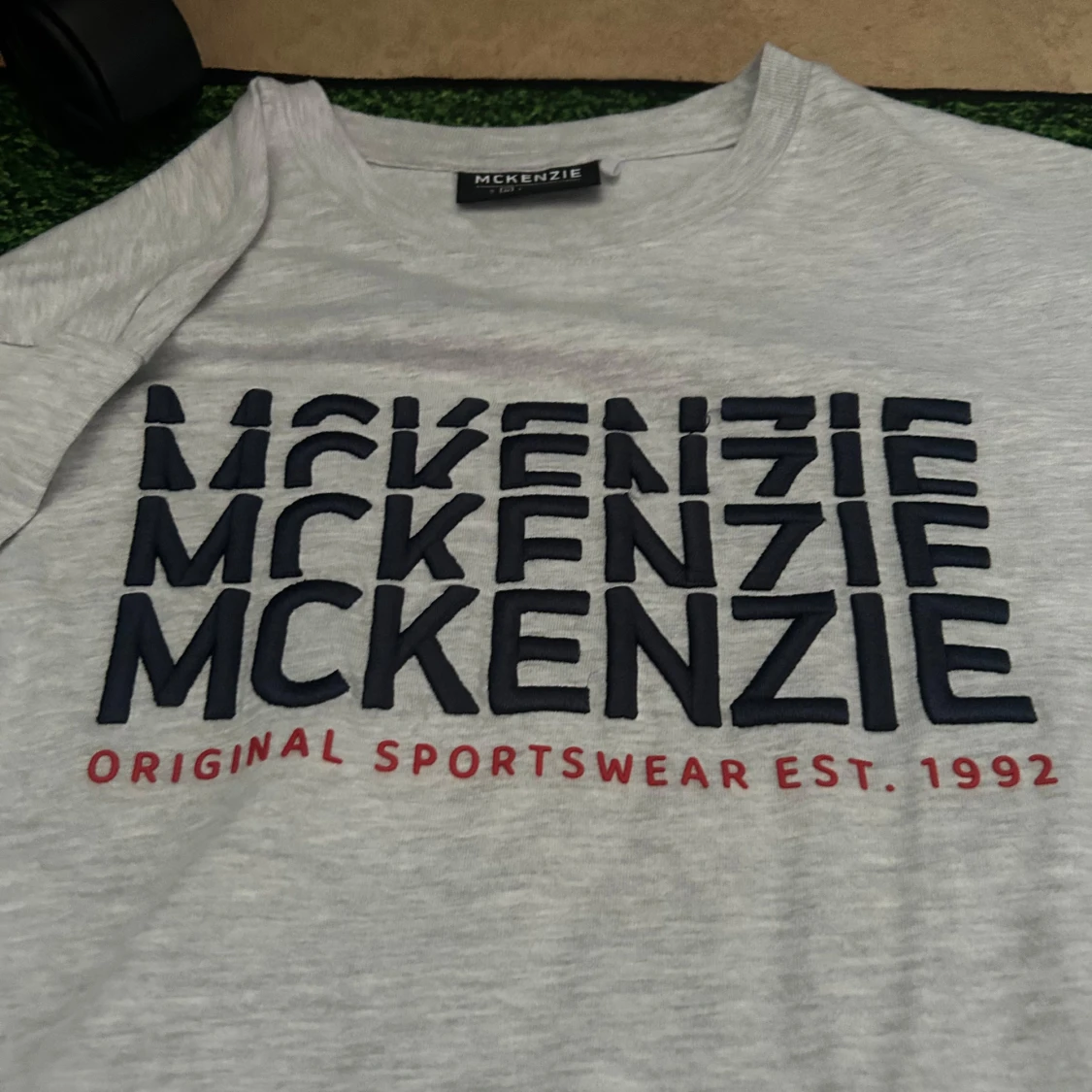 Grå t-shirt från McKenzie med tryck - 1