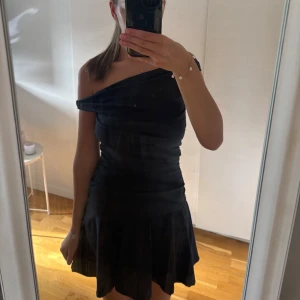 Svart klänning - Så snygg svart klänning🥰🥰🥰🥰