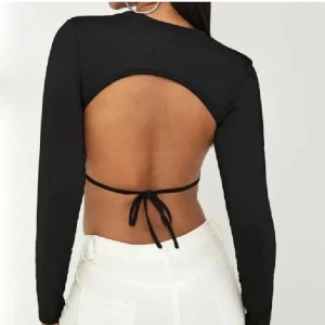 Tröja öppen rygg - Tröja med öppen rygg i strl S, passar även XS. Aldrig använd, i nyskick. Tryck gärna på ”köp”.